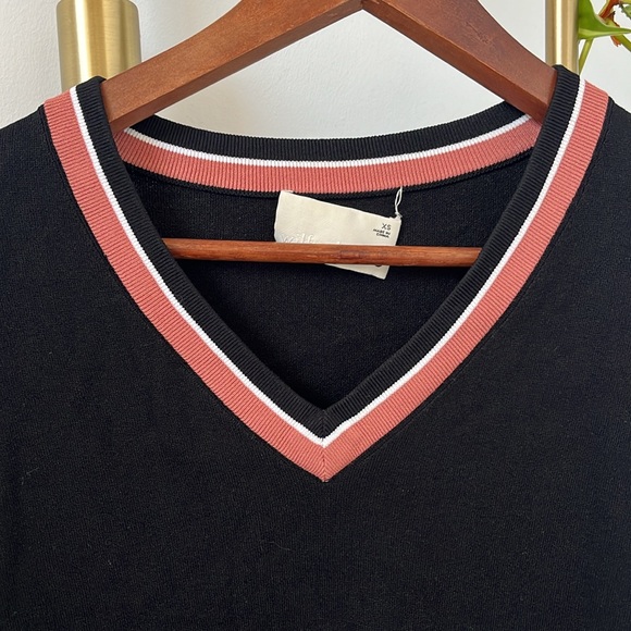 Aritzia Wilfred Free V Neck Varsity Sweater - Picture 3 of 6